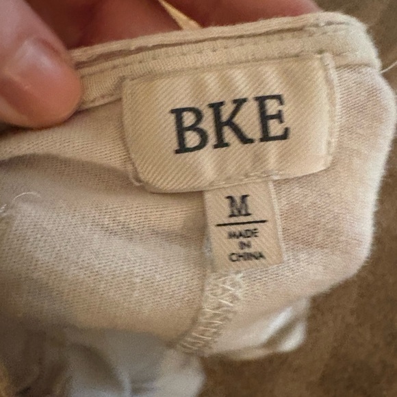 Button-Detail Women's Top - Picture 3 of 3